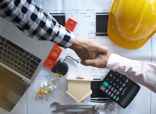 Hand in hand between project contractors and customers due to negotiation of expenses and investments, construction and repair of residential buildings.