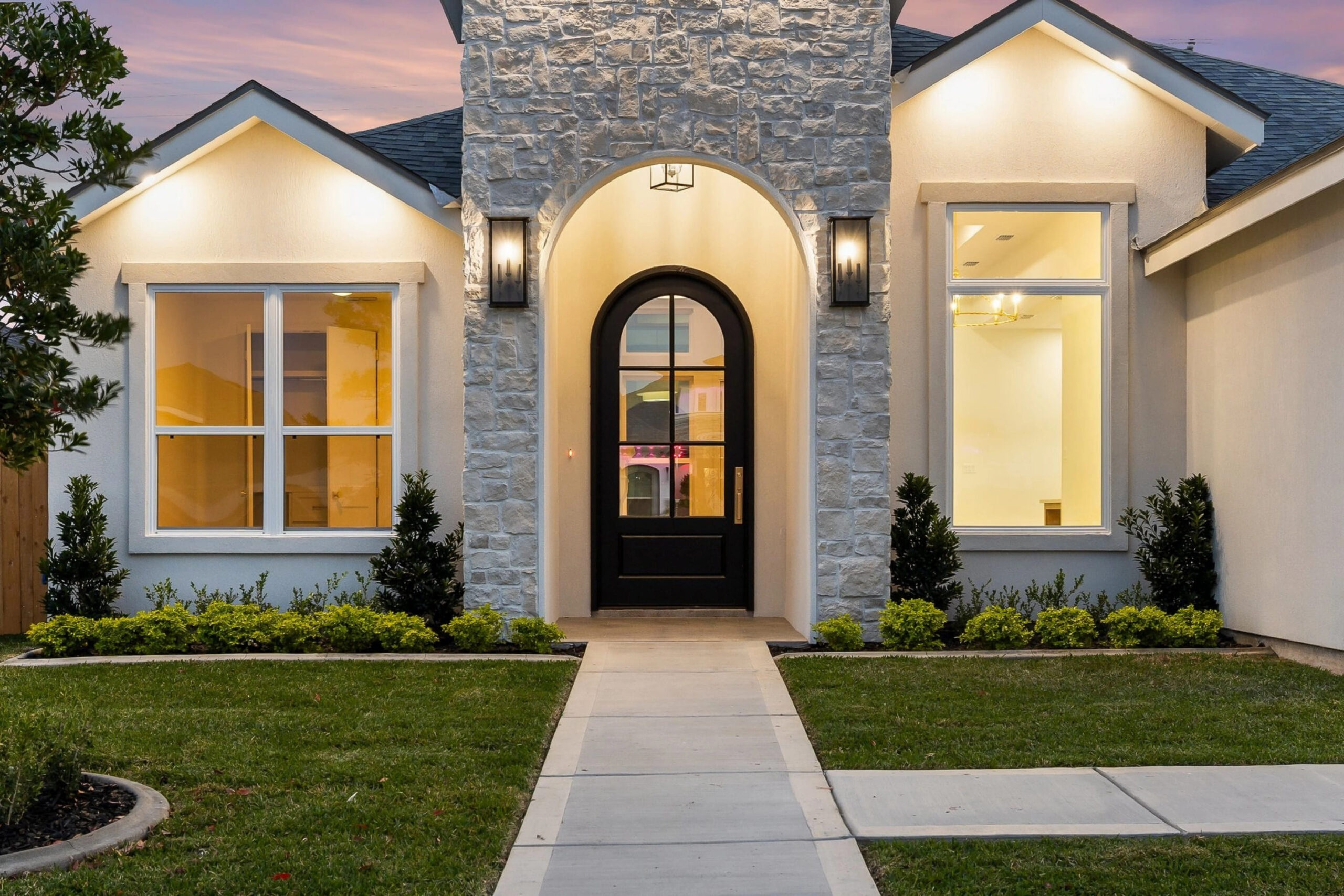 McAllen, Home sale. House from outside with nightlight. 1821 Ozark Avenue