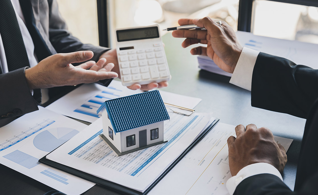 Visual guide on purchasing a home in the pandemic, featuring options for buying land or constructing a new house.