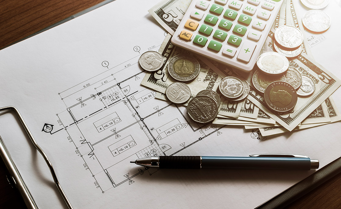 Visual guide for home renovation beginners, detailing pros and cons of custom versus pre-built homes in Harlingen, TX.